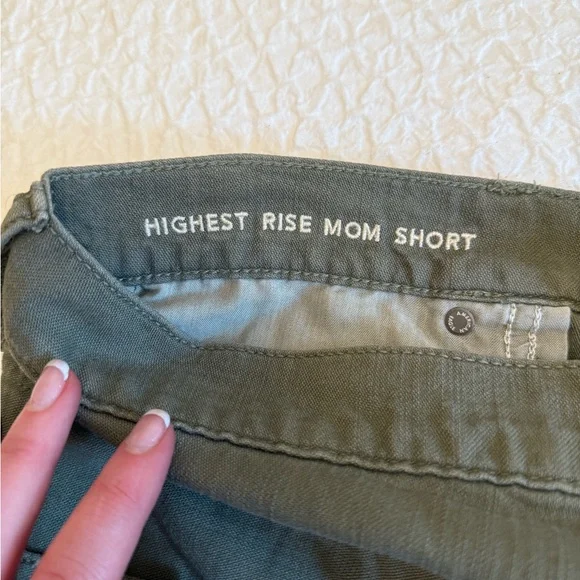 American Eagle High-Rise Distressed Shorts – Size 14 - Picture 8 of 14